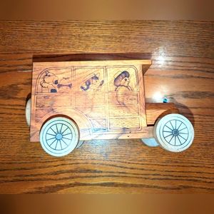 Toystalgia 1976 Wooden Coin Bank Family Old Time Car Wheels USA Vintage